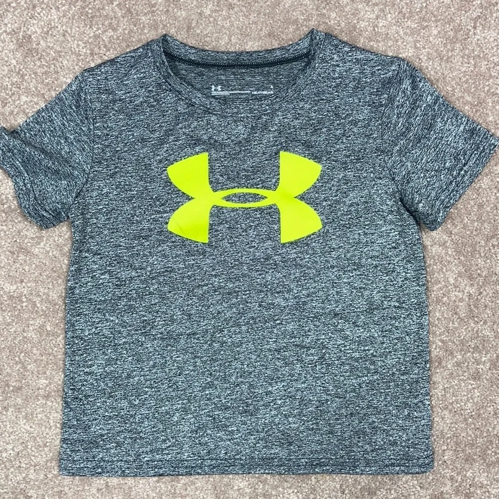 5/$20 Underarmour heatgear grey short sleeve tee boys size 4